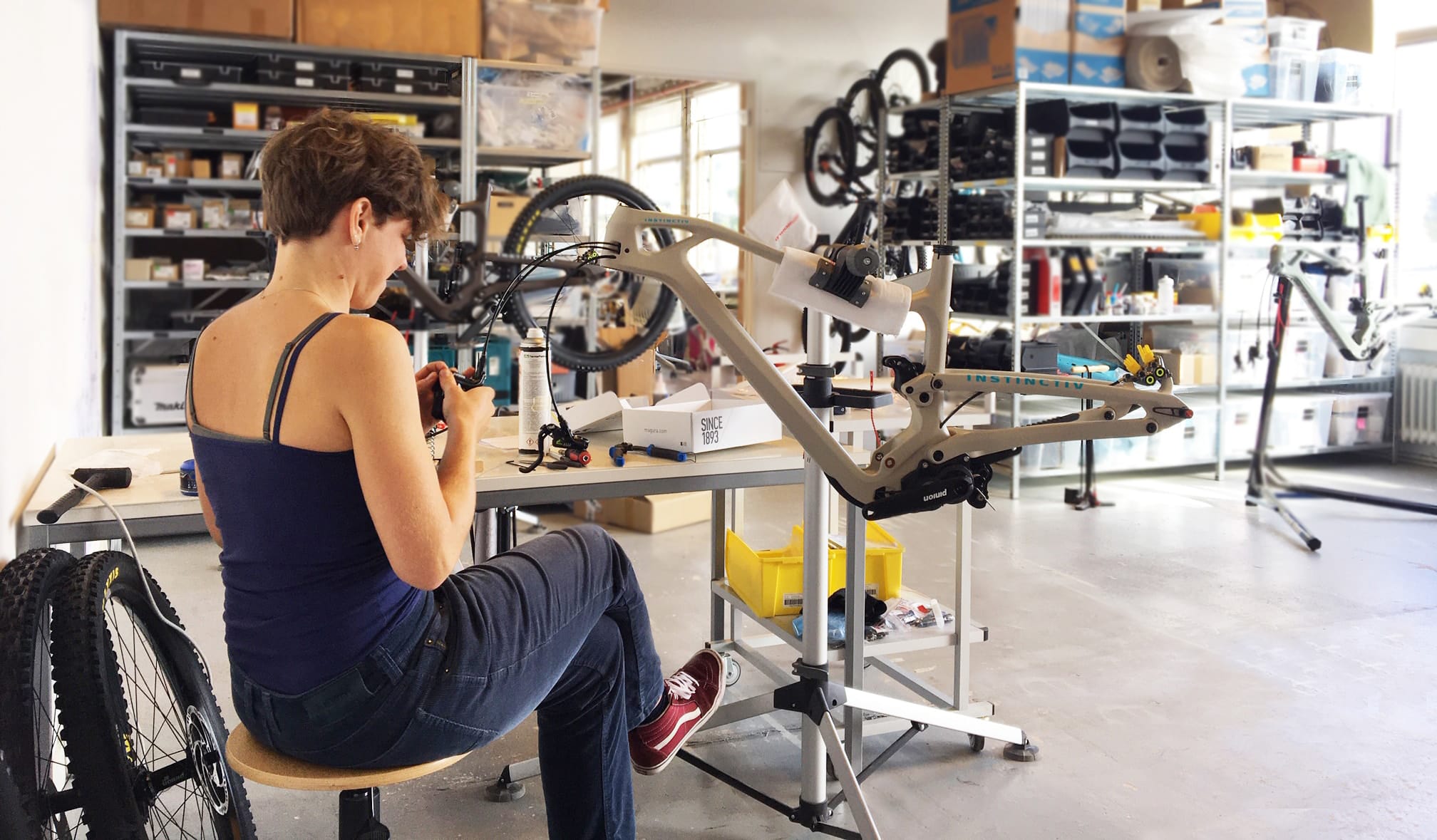 développement de bicyclettes, construction de prototypes de bicyclettes dans l'atelier